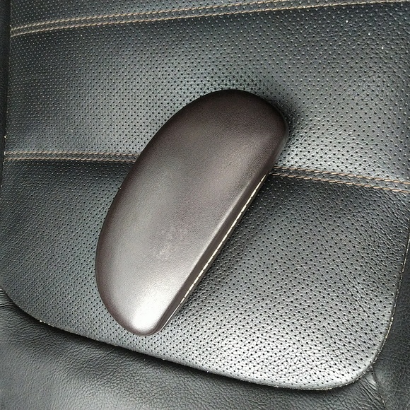 Michael Kors Glasses case - Picture 2 of 3